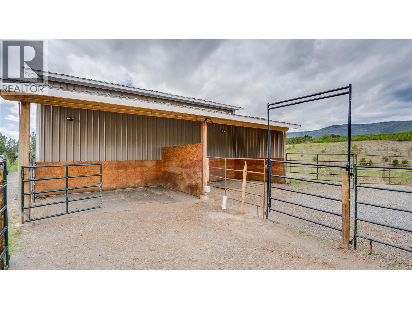 893 Evans Road, Spallumcheen, British Columbia  V4Y 0P6 - Photo 47 - 10394700