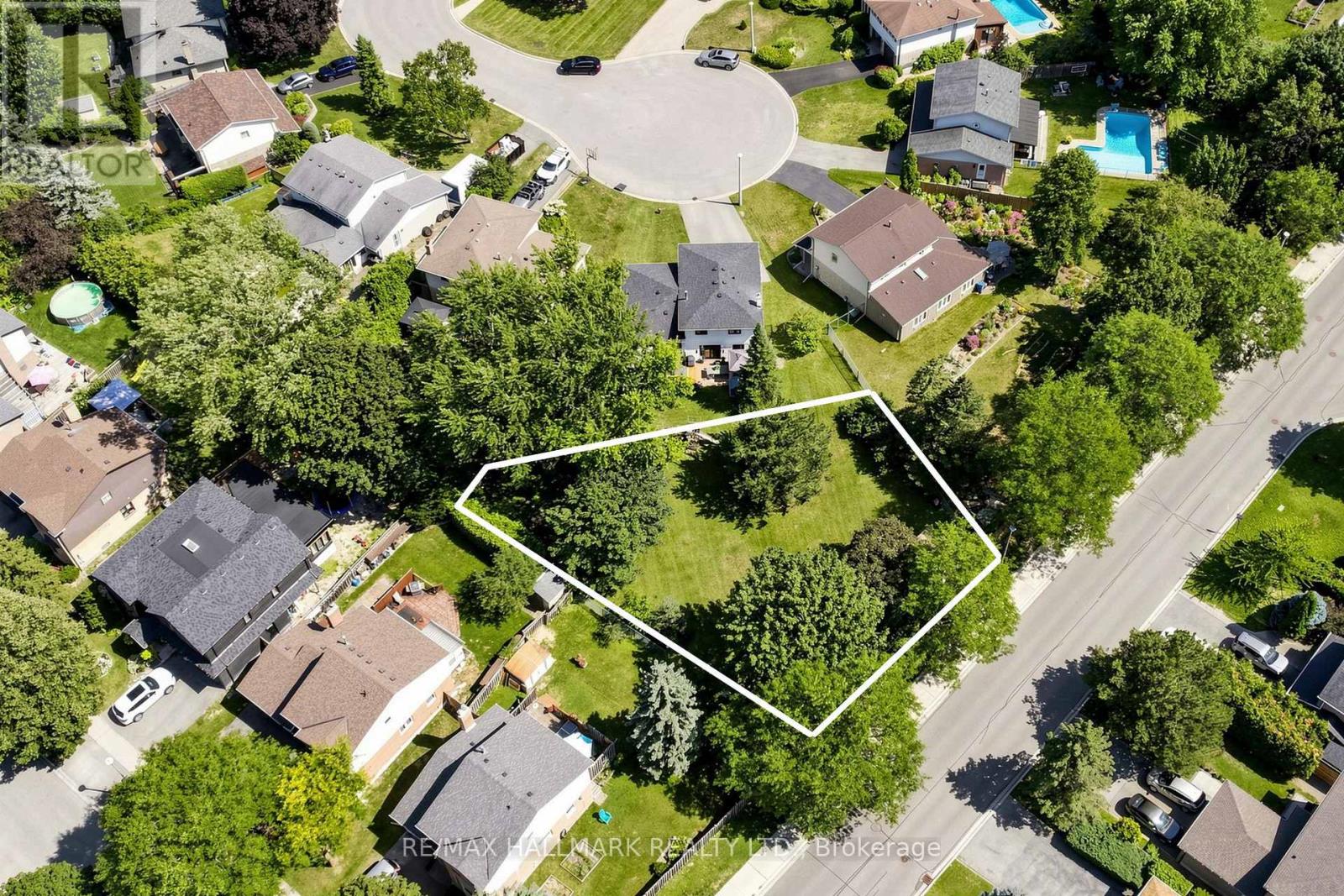 PART 2 - 20 OAK COURT, Aurora, Ontario