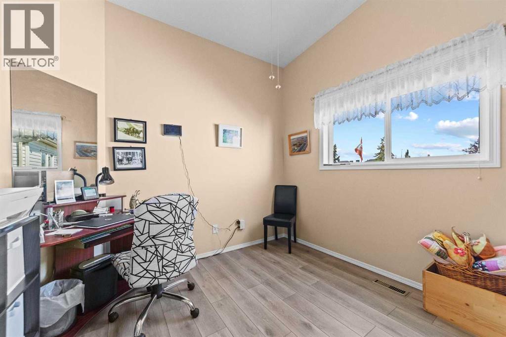 4512 71 Street Close, Camrose, Alberta  T4V 5B4 - Photo 18 - A2337343
