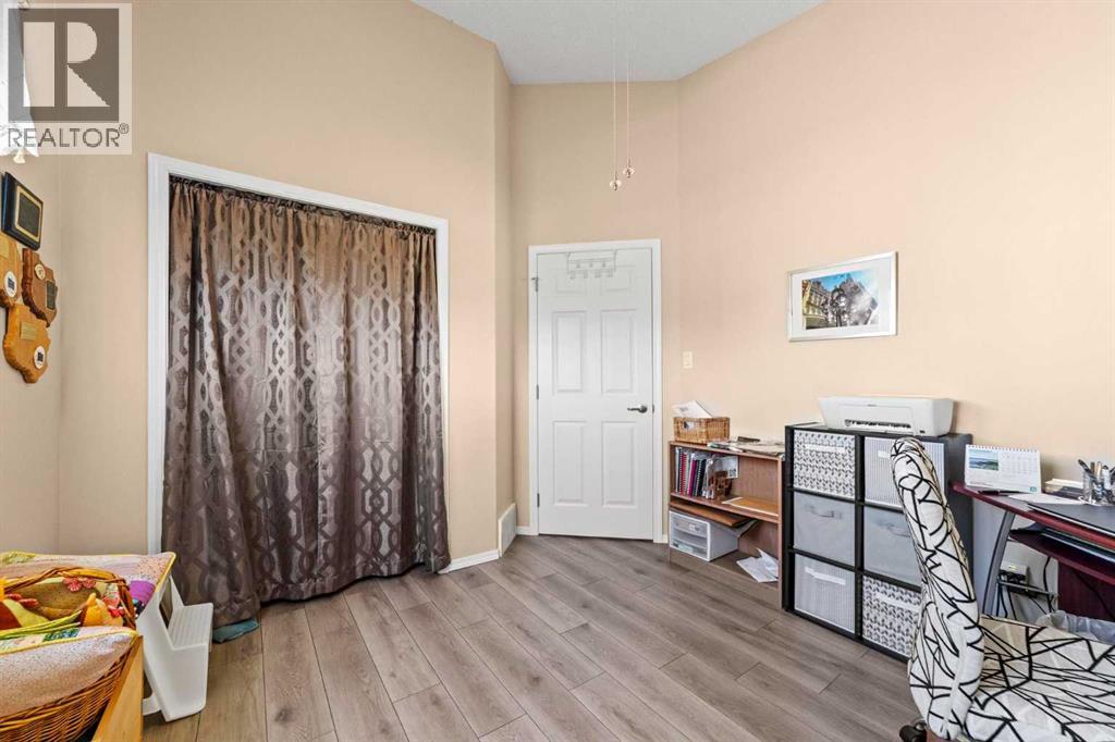 4512 71 Street Close, Camrose, Alberta  T4V 5B4 - Photo 19 - A2337343