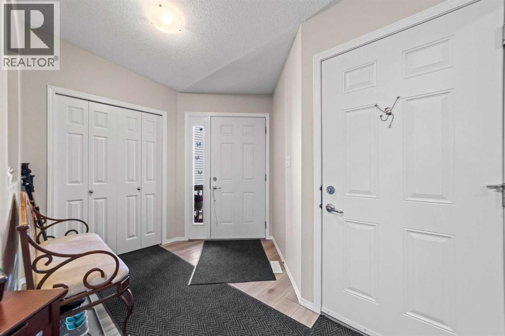 4512 71 Street Close, Camrose, Alberta  T4V 5B4 - Photo 5 - A2337343