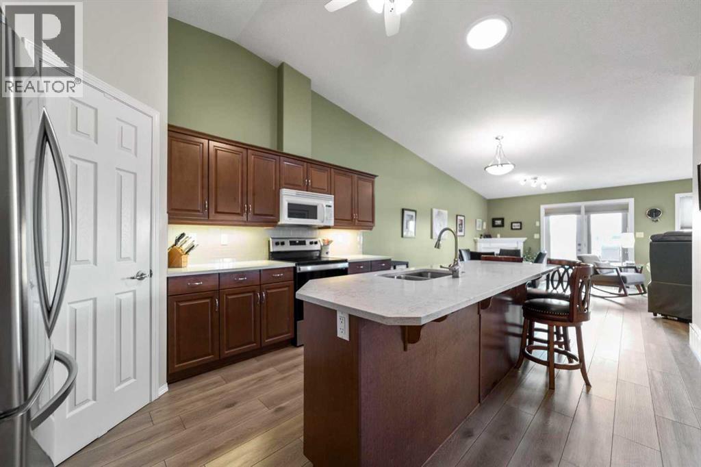 4512 71 Street Close, Camrose, Alberta  T4V 5B4 - Photo 6 - A2337343