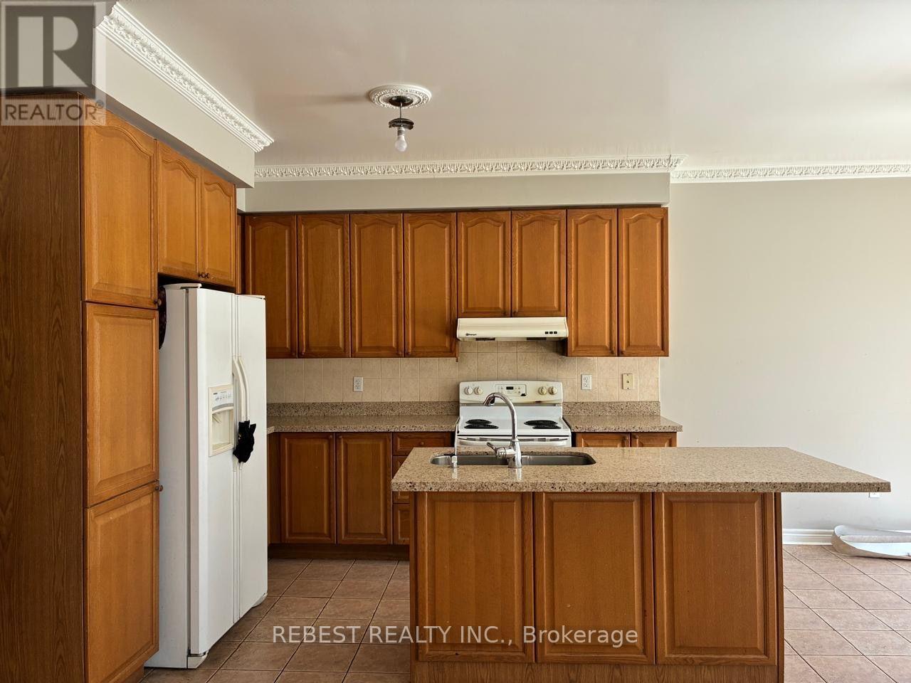 18 Village Lake Crescent, Brampton, Ontario  L6S 6K2 - Photo 3 - W13636974