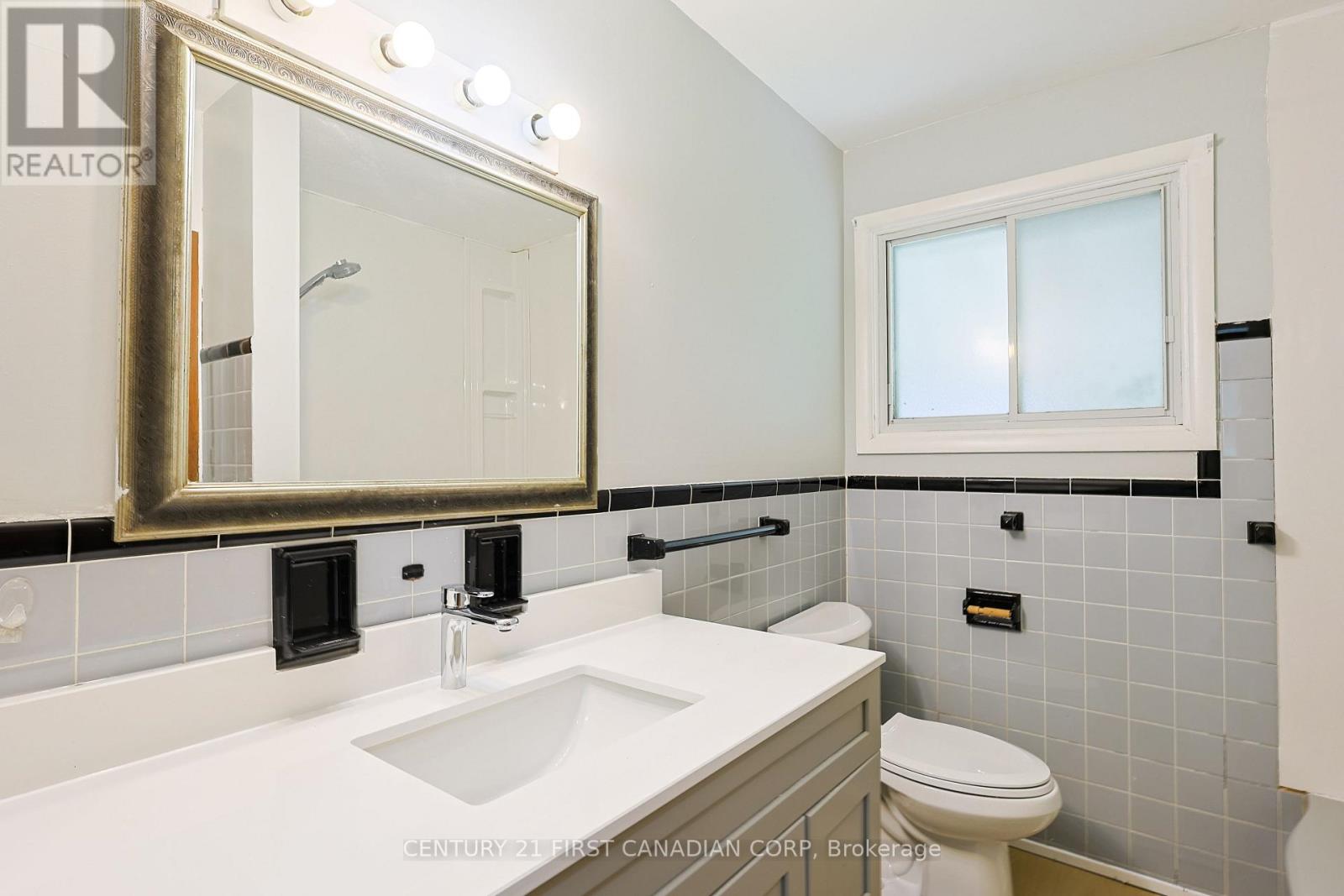 Upper - 268 Burlington Crescent, London South, Ontario  N5Z 3G5 - Photo 22 - X13677550