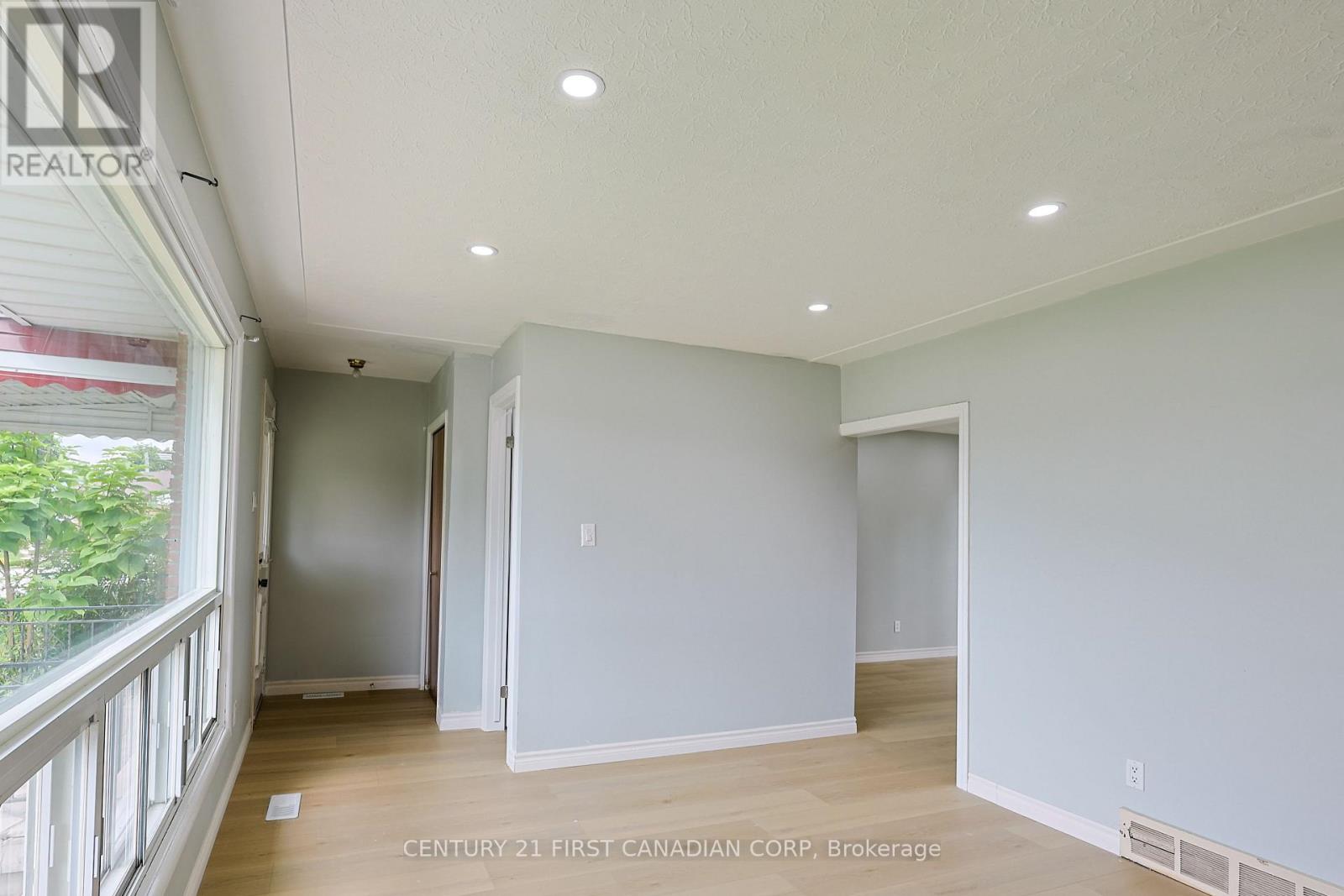 Upper - 268 Burlington Crescent, London South, Ontario  N5Z 3G5 - Photo 6 - X13677550