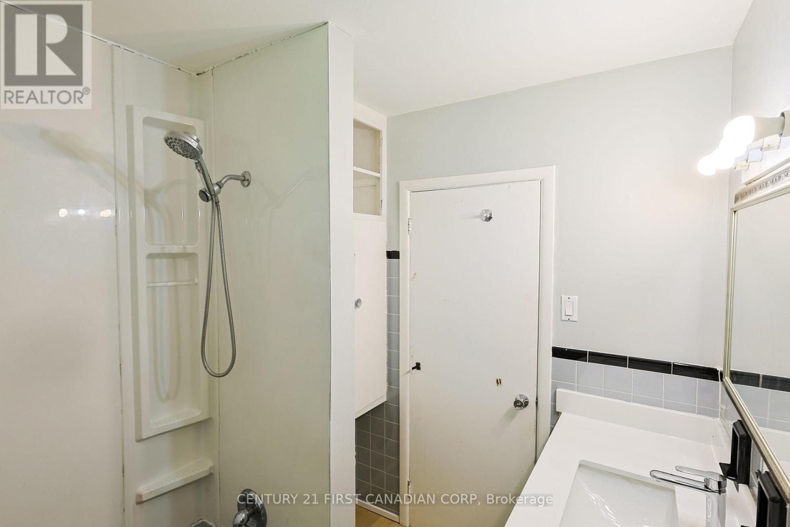Upper - 268 Burlington Crescent, London South, Ontario  N5Z 3G5 - Photo 24 - X13677550