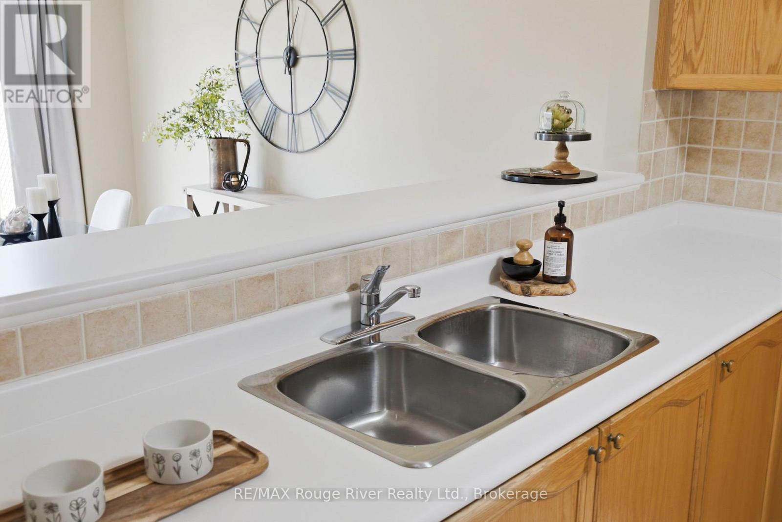 16 Plantation Court, Whitby, Ontario  L1P 1R2 - Photo 9 - E13677914