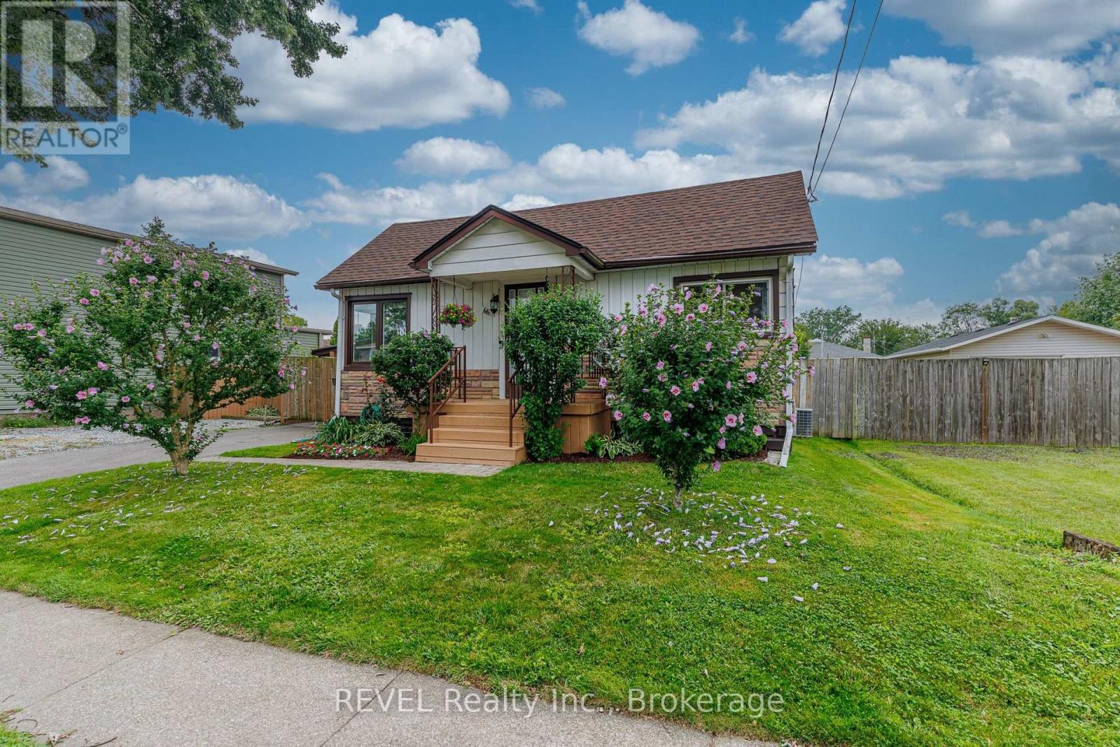 66 Semley Avenue, Welland, Ontario  L3C 1X4 - Photo 2 - X13677898