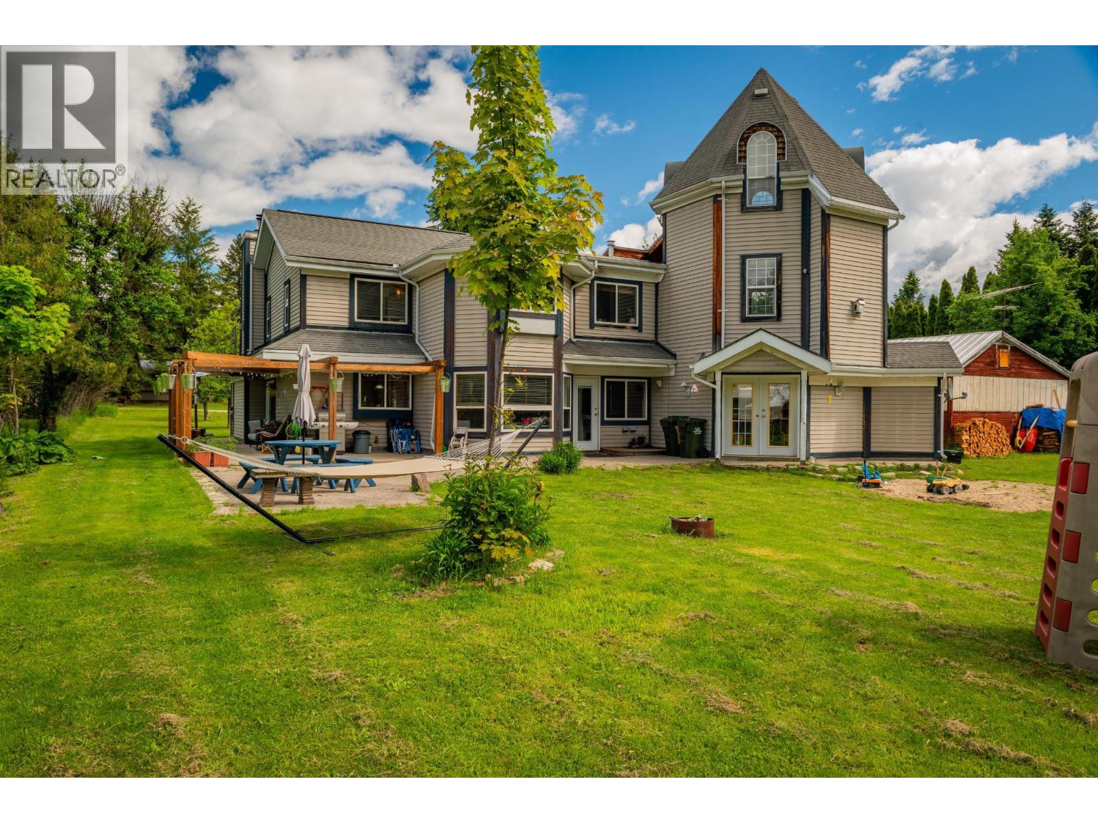3452 CEMETERY Road, Krestova, British Columbia