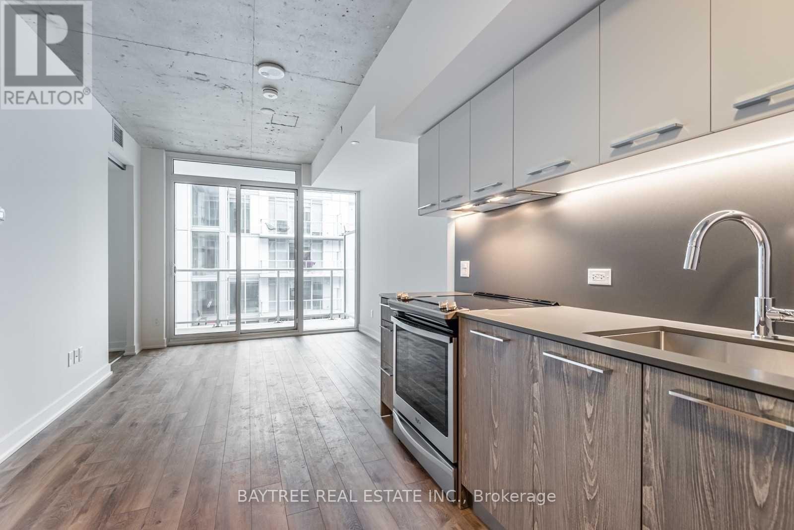 914 - 30 BASEBALL PLACE