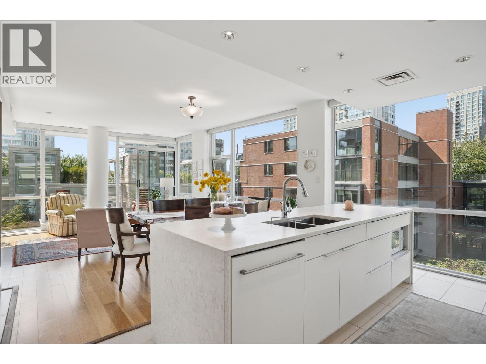 405 1455 Howe Street, Vancouver, British Columbia  V6Z 1C2 - Photo 2 - R3155945
