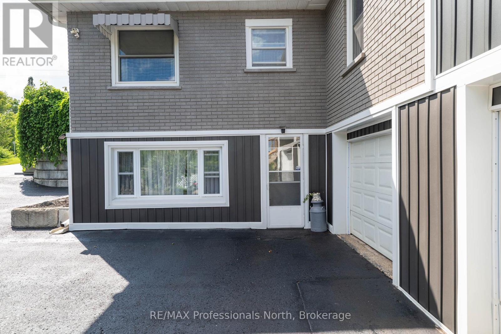 63 The Queensway N, Georgina (Keswick North), Ontario  L4P 0L2 - Photo 10 - N13677976