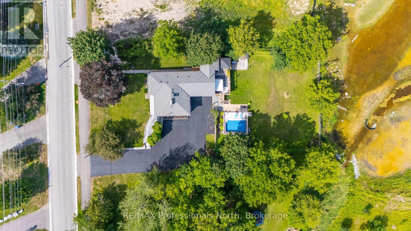 63 The Queensway N, Georgina (Keswick North), Ontario  L4P 0L2 - Photo 2 - N13677976
