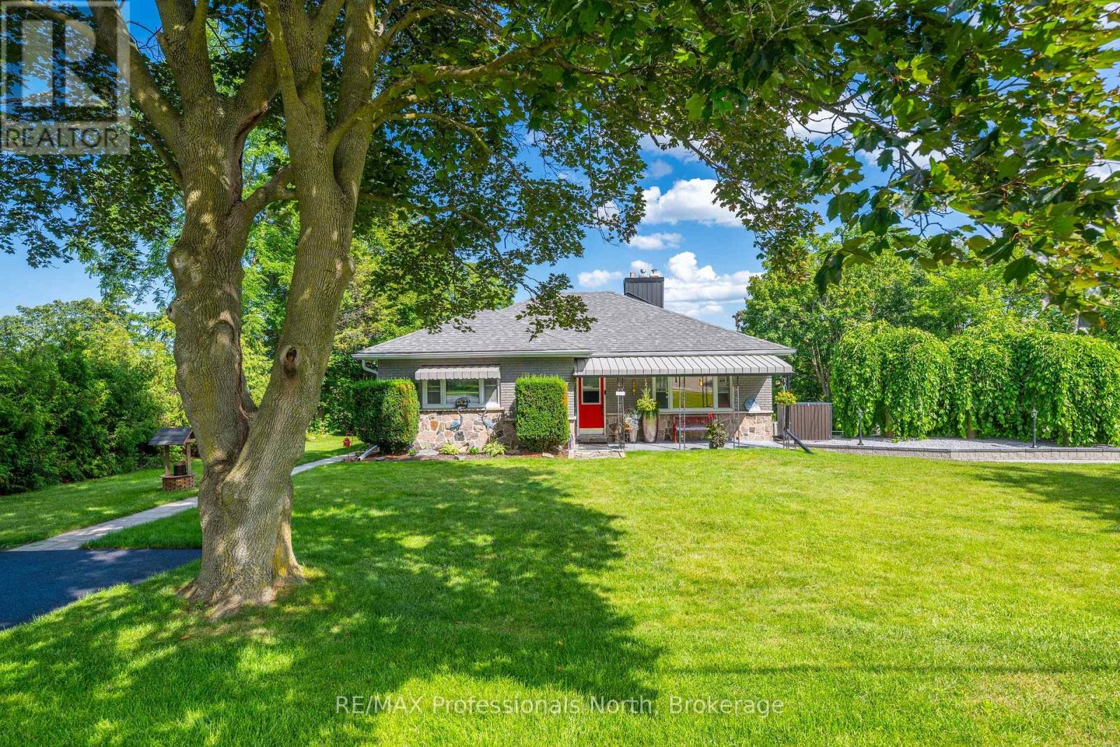 63 The Queensway N, Georgina (Keswick North), Ontario  L4P 0L2 - Photo 6 - N13677976