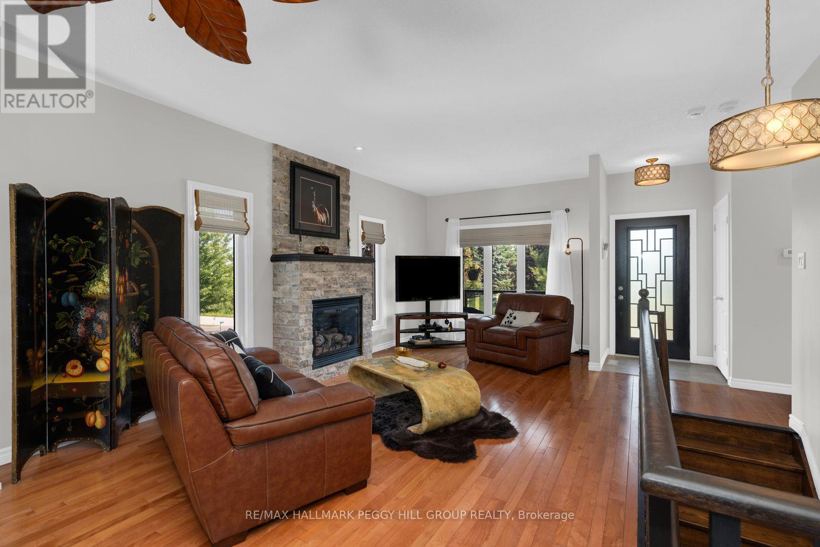 22 Bachly Avenue, Oro-Medonte (Moonstone), Ontario  L0K 1N0 - Photo 2 - S13677892