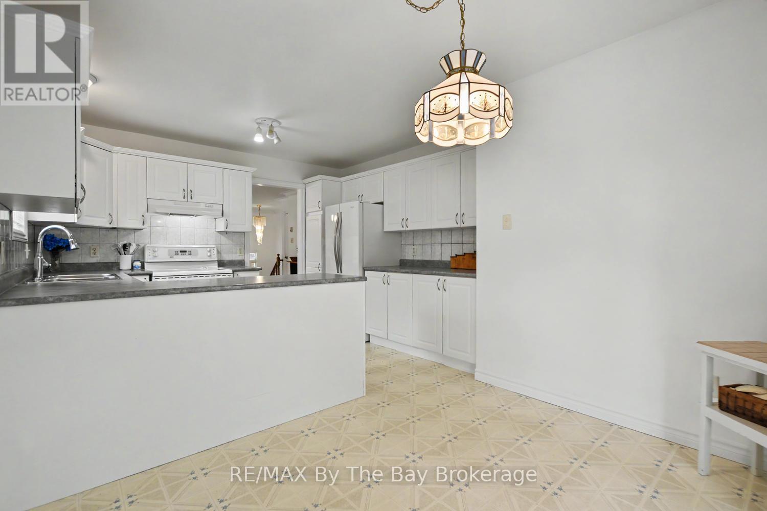 144 Smallman Drive, Wasaga Beach, Ontario  L9Z 1L3 - Photo 18 - S13677938