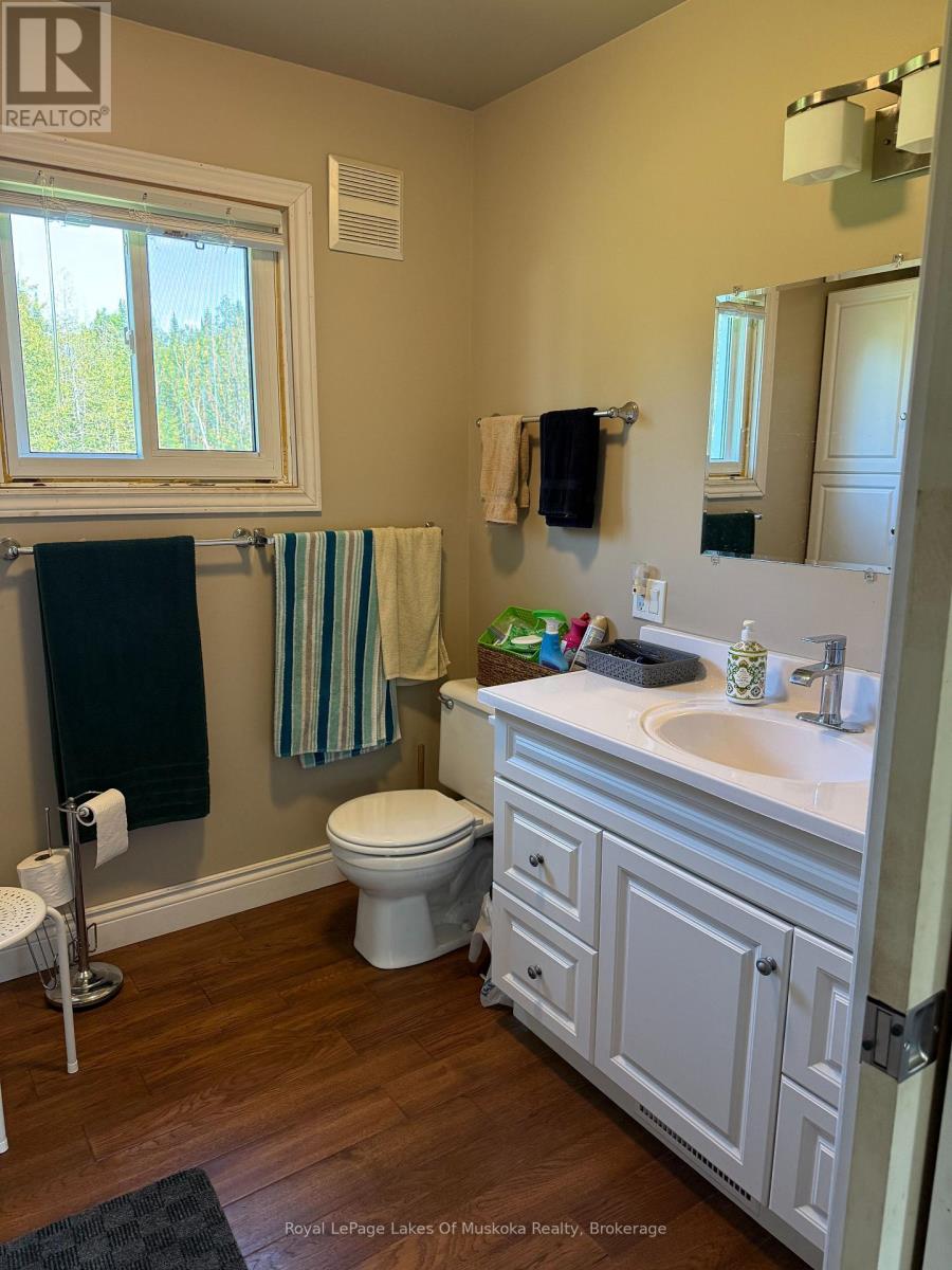 1014 Ben Lake Road East Road, Gravenhurst (Ryde), Ontario  P1P 1R3 - Photo 8 - X13677988