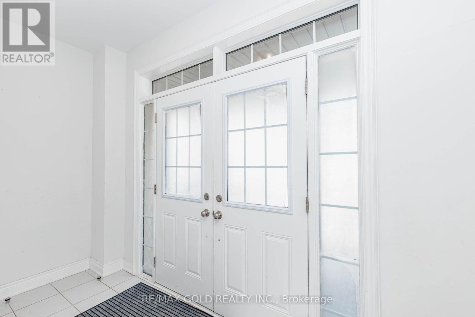 33 Tiger Crescent, Brampton, Ontario  L6R 0C8 - Photo 4 - W13677912