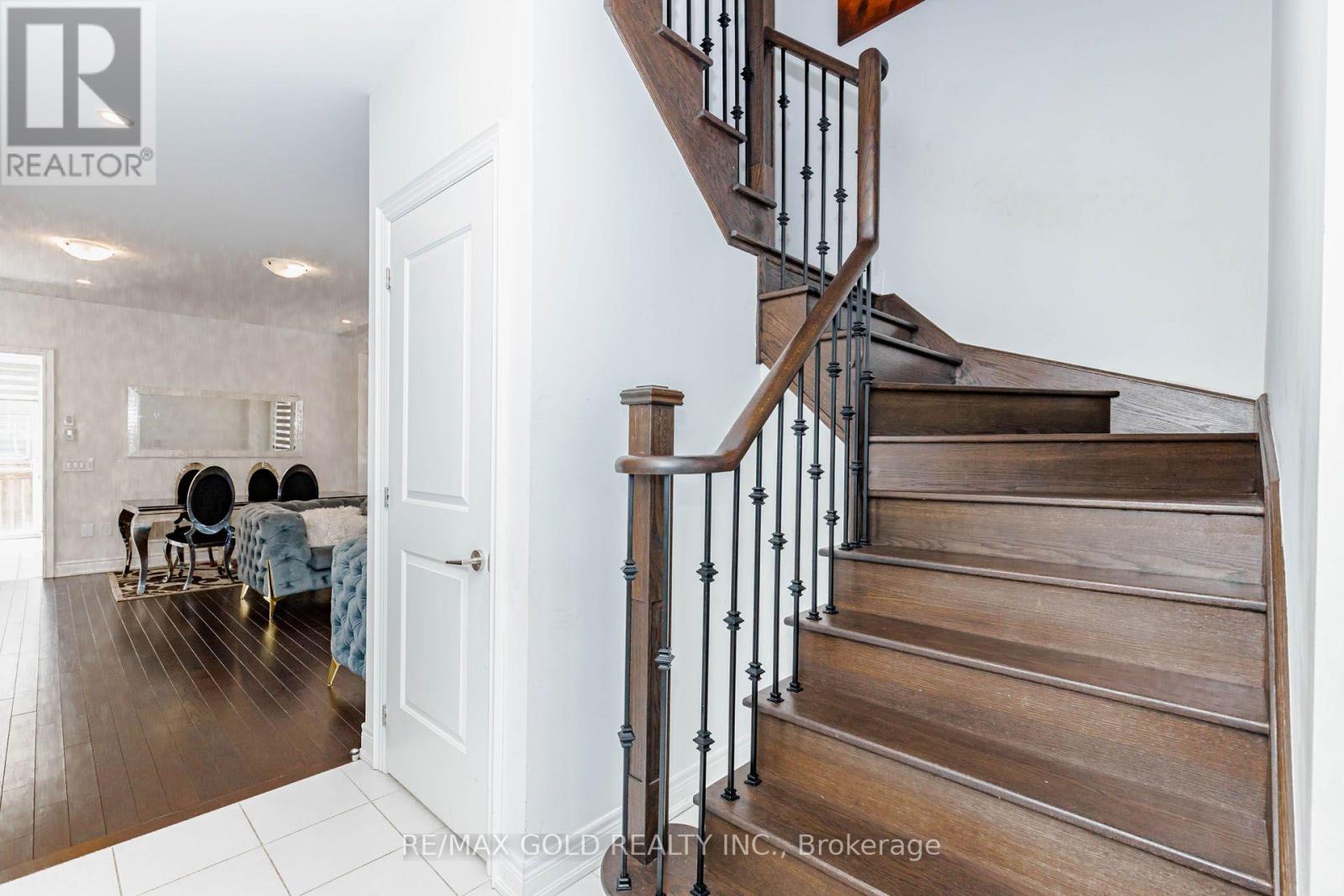 33 Tiger Crescent, Brampton, Ontario  L6R 0C8 - Photo 5 - W13677912