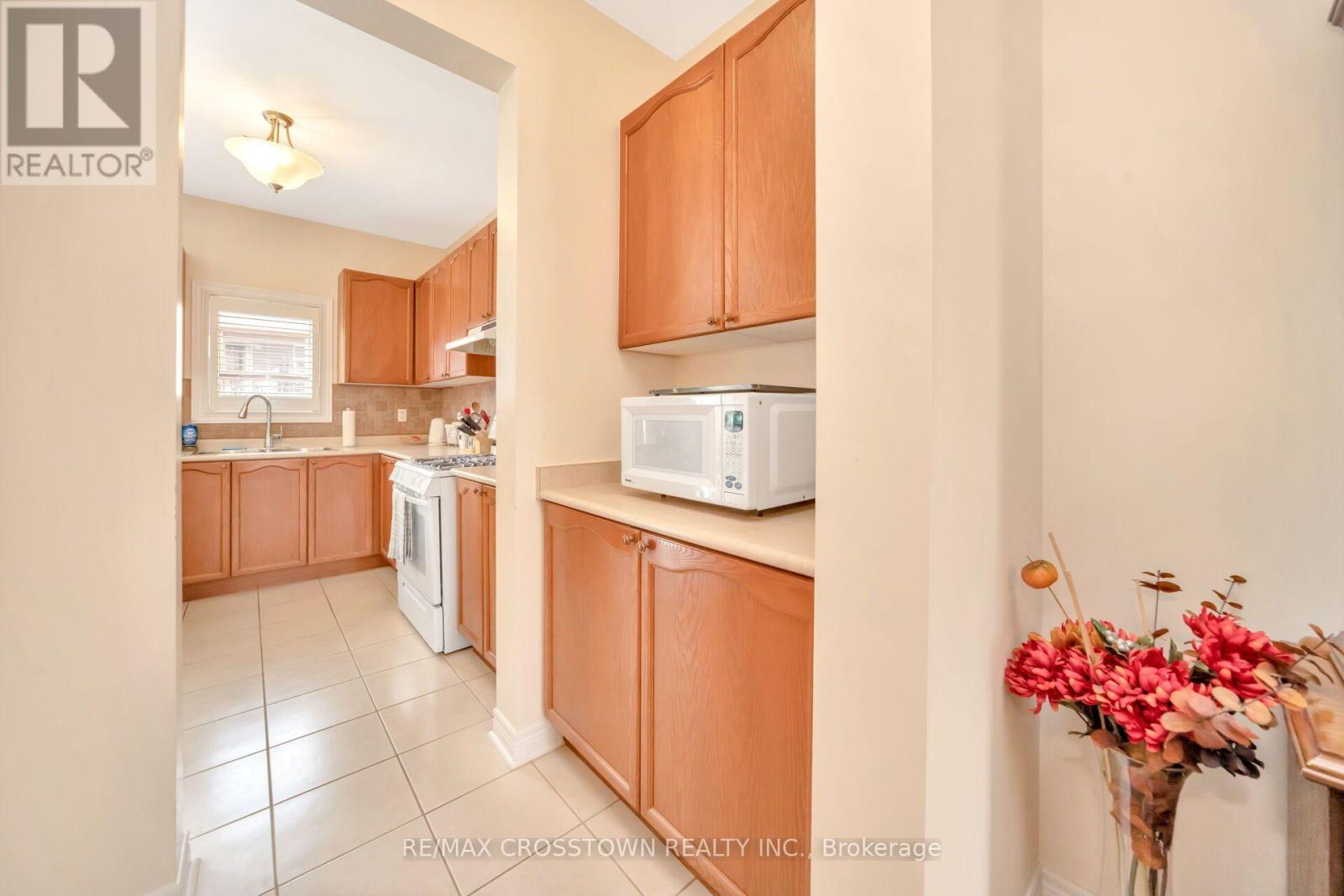 67 Sorbonne Drive, Brampton, Ontario  L6P 1Y6 - Photo 10 - W13677918