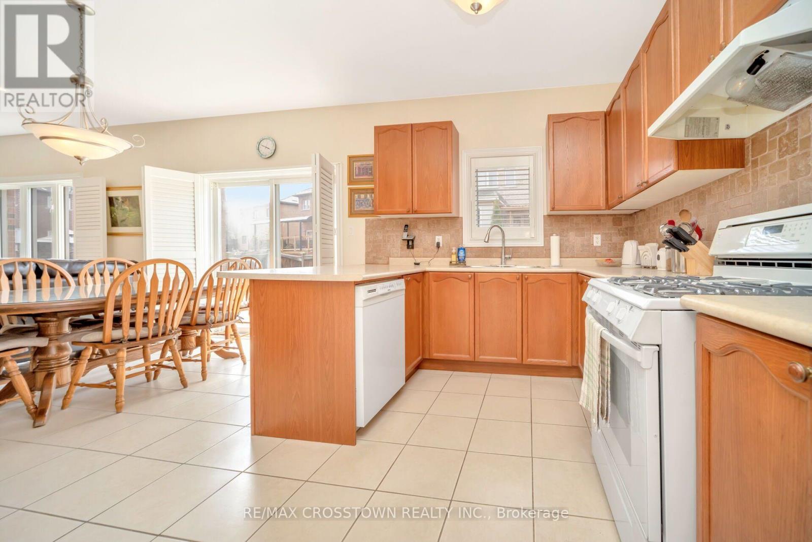 67 Sorbonne Drive, Brampton, Ontario  L6P 1Y6 - Photo 11 - W13677918
