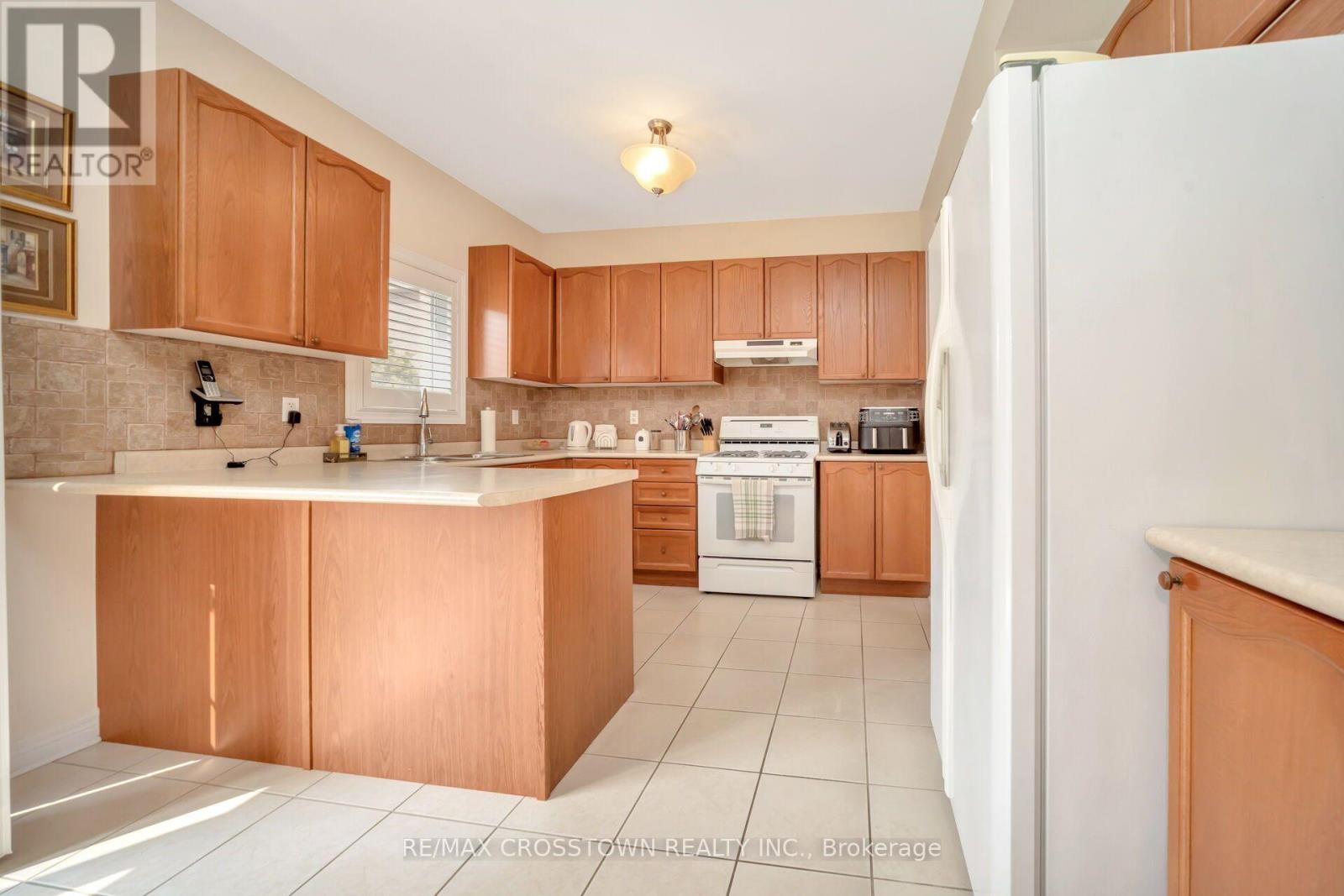 67 Sorbonne Drive, Brampton, Ontario  L6P 1Y6 - Photo 12 - W13677918