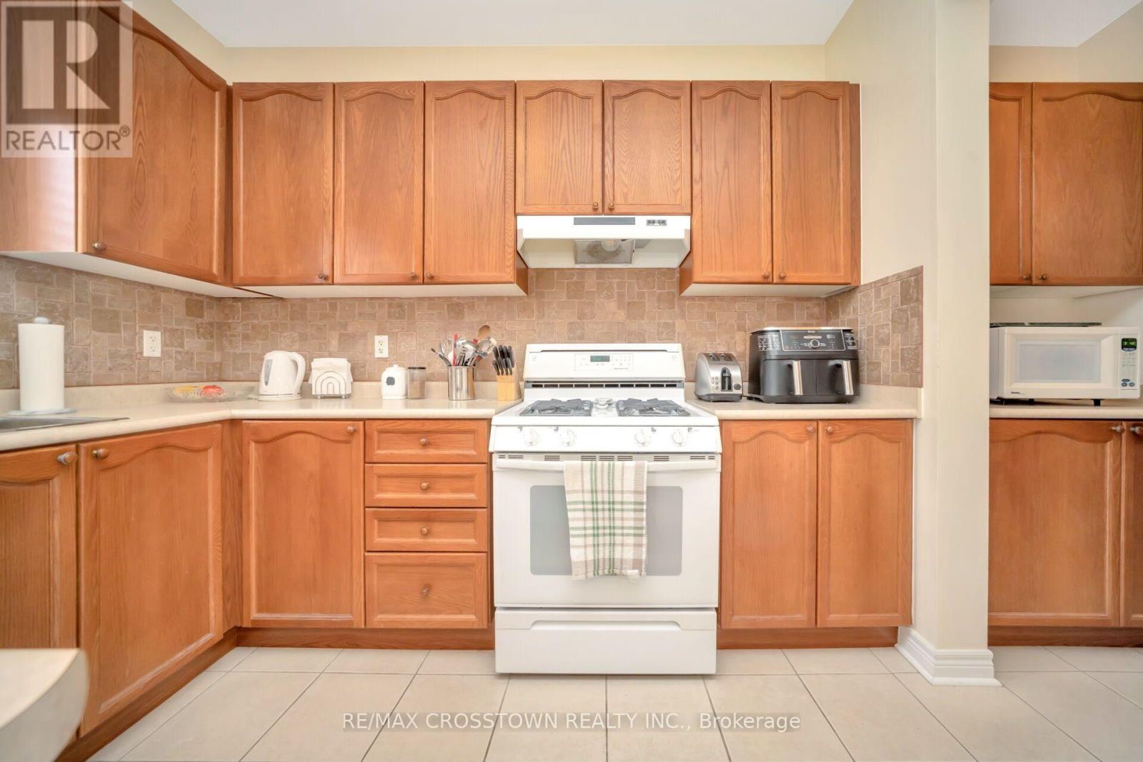 67 Sorbonne Drive, Brampton, Ontario  L6P 1Y6 - Photo 13 - W13677918