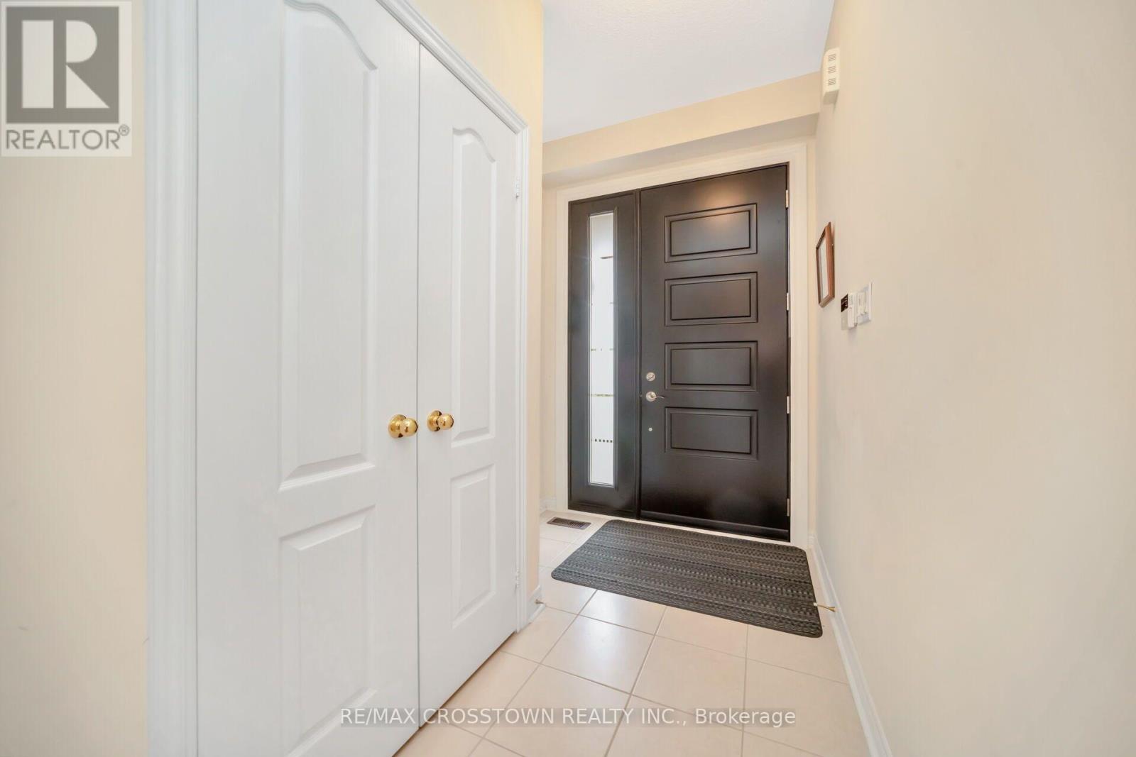 67 Sorbonne Drive, Brampton, Ontario  L6P 1Y6 - Photo 3 - W13677918