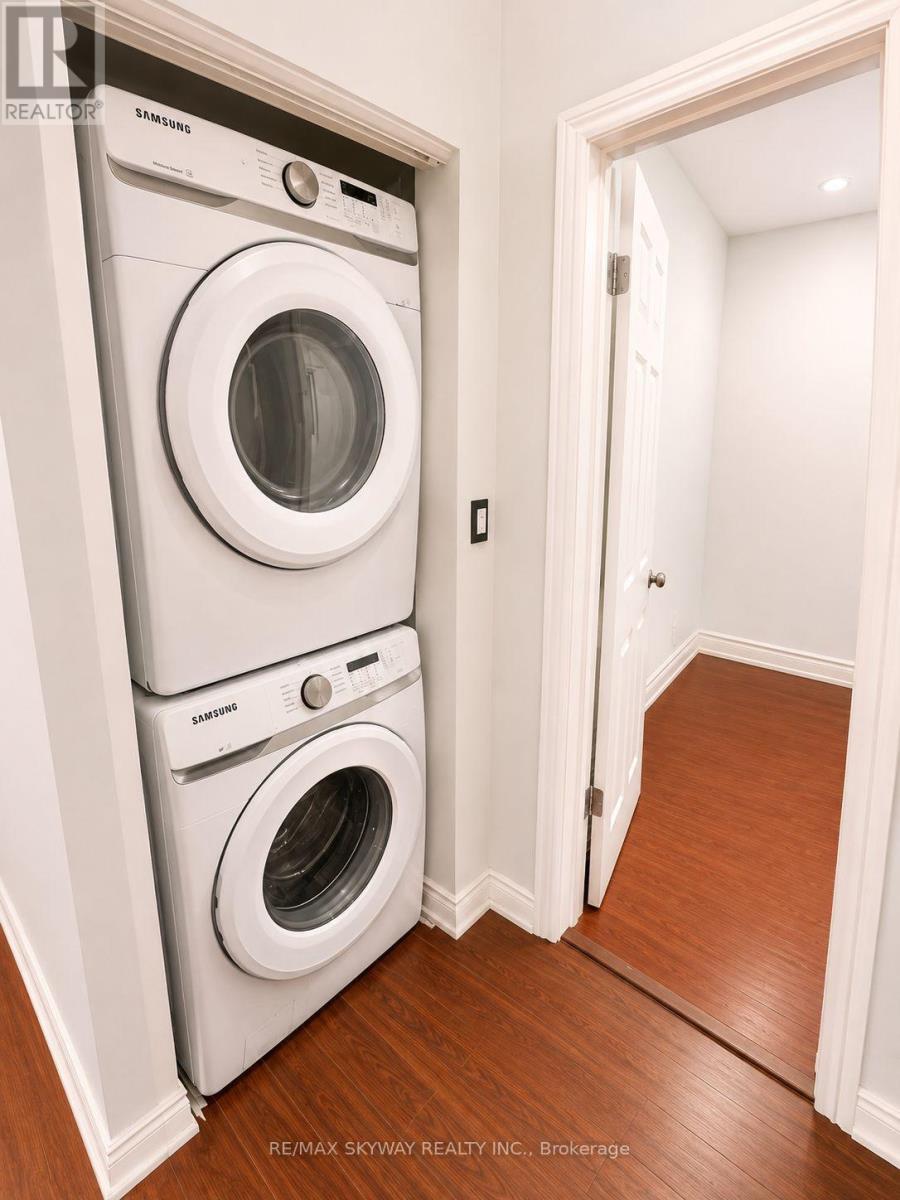 40 Dorward Drive, Toronto, Ontario  M9V 2J7 - Photo 11 - W13677980
