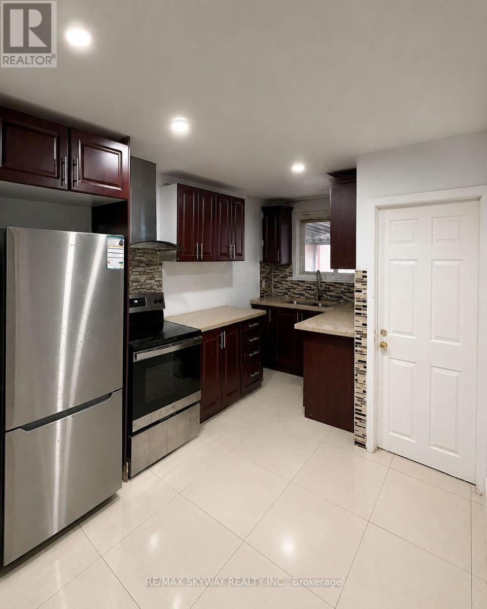 40 Dorward Drive, Toronto, Ontario  M9V 2J7 - Photo 2 - W13677980