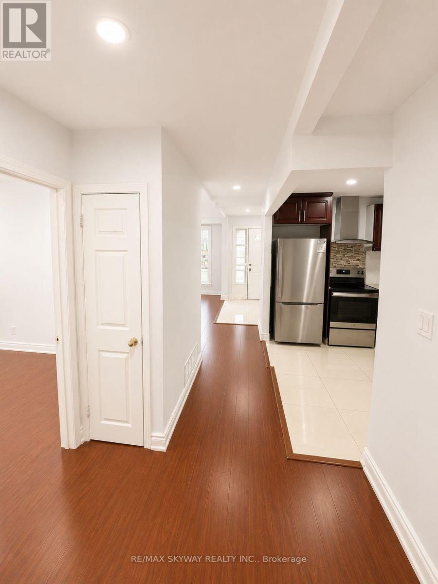 40 Dorward Drive, Toronto, Ontario  M9V 2J7 - Photo 3 - W13677980