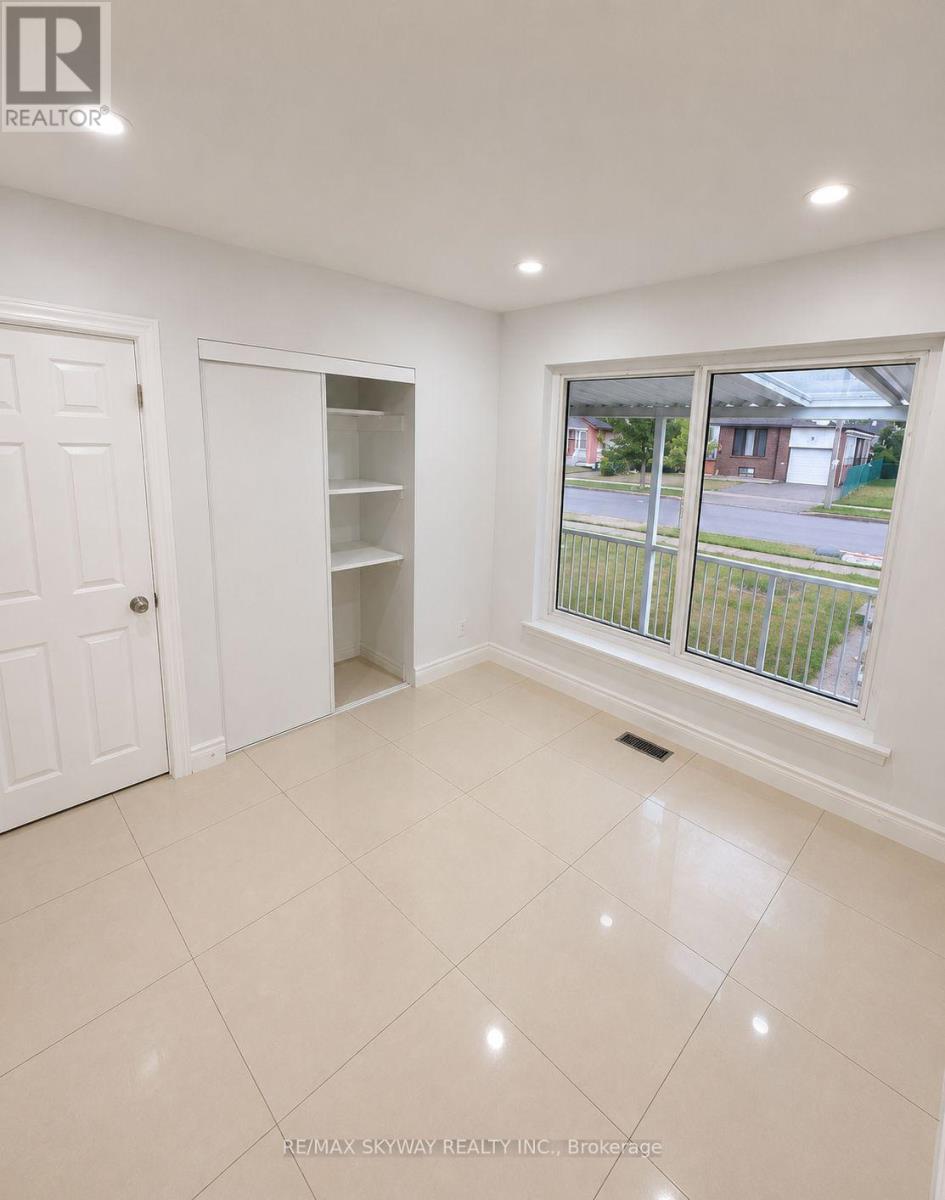 40 Dorward Drive, Toronto, Ontario  M9V 2J7 - Photo 4 - W13677980