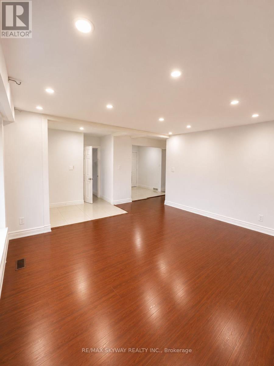40 Dorward Drive, Toronto, Ontario  M9V 2J7 - Photo 5 - W13677980