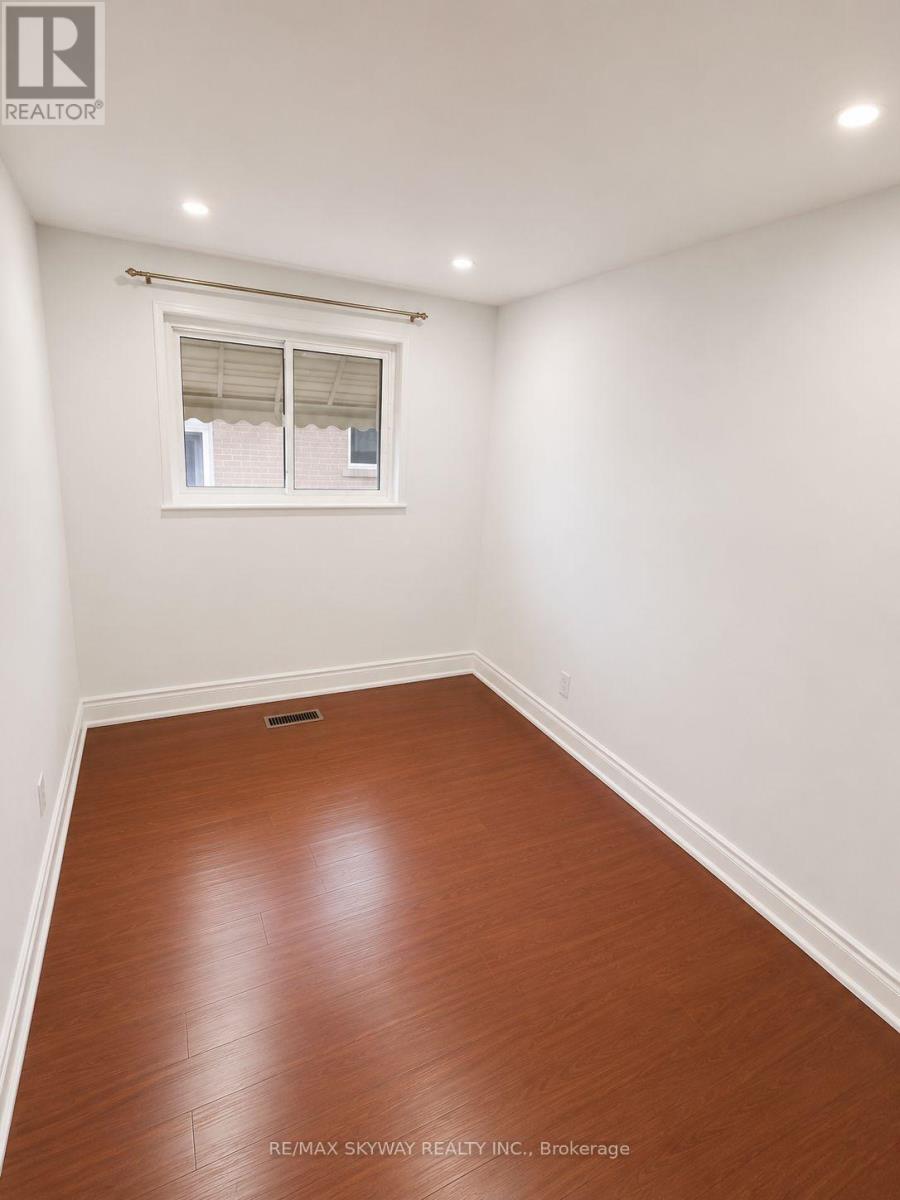40 Dorward Drive, Toronto, Ontario  M9V 2J7 - Photo 7 - W13677980