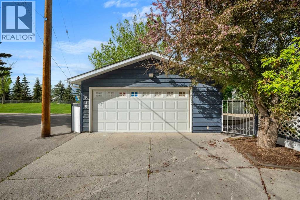 235 Lake Rosen Crescent Se, Calgary, Alberta  T2J 3L9 - Photo 44 - A2306126