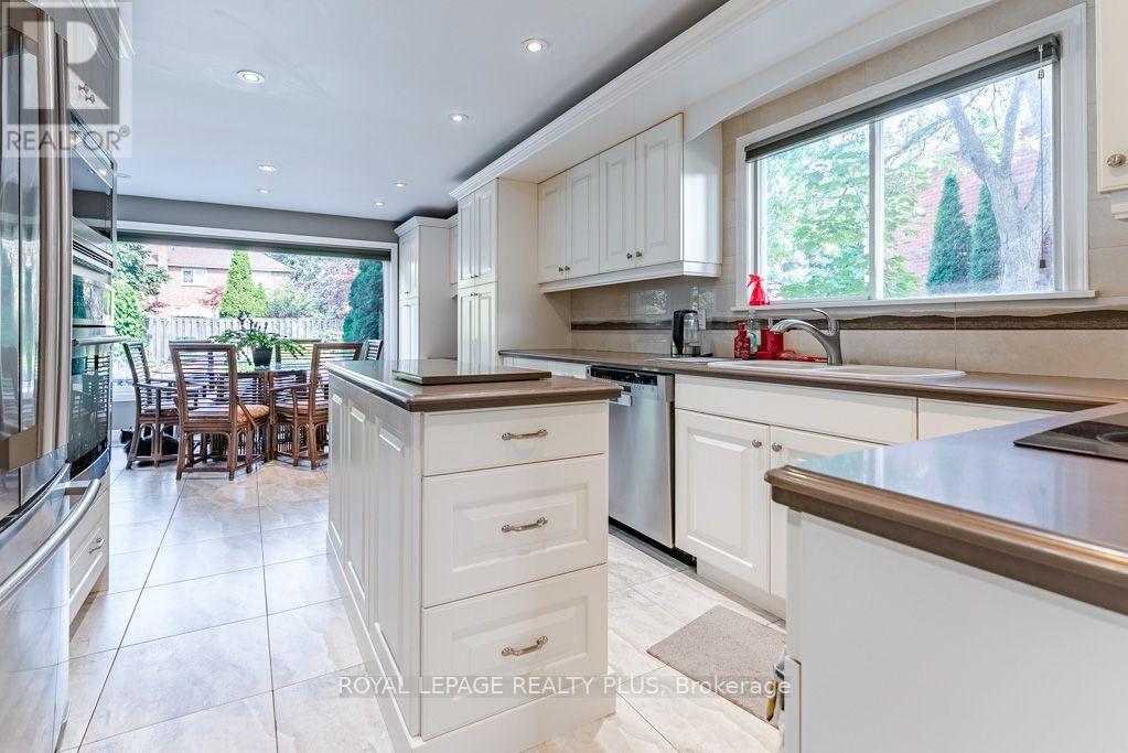 6 Lillington Street, Brampton, Ontario  L6S 4B9 - Photo 11 - W13672330
