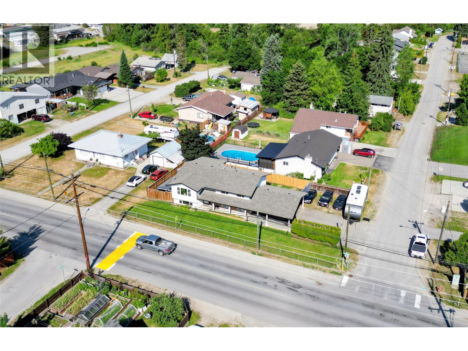 1837 Columbia Gardens Road, Fruitvale, British Columbia  V0G 1L0 - Photo 2 - 10394600