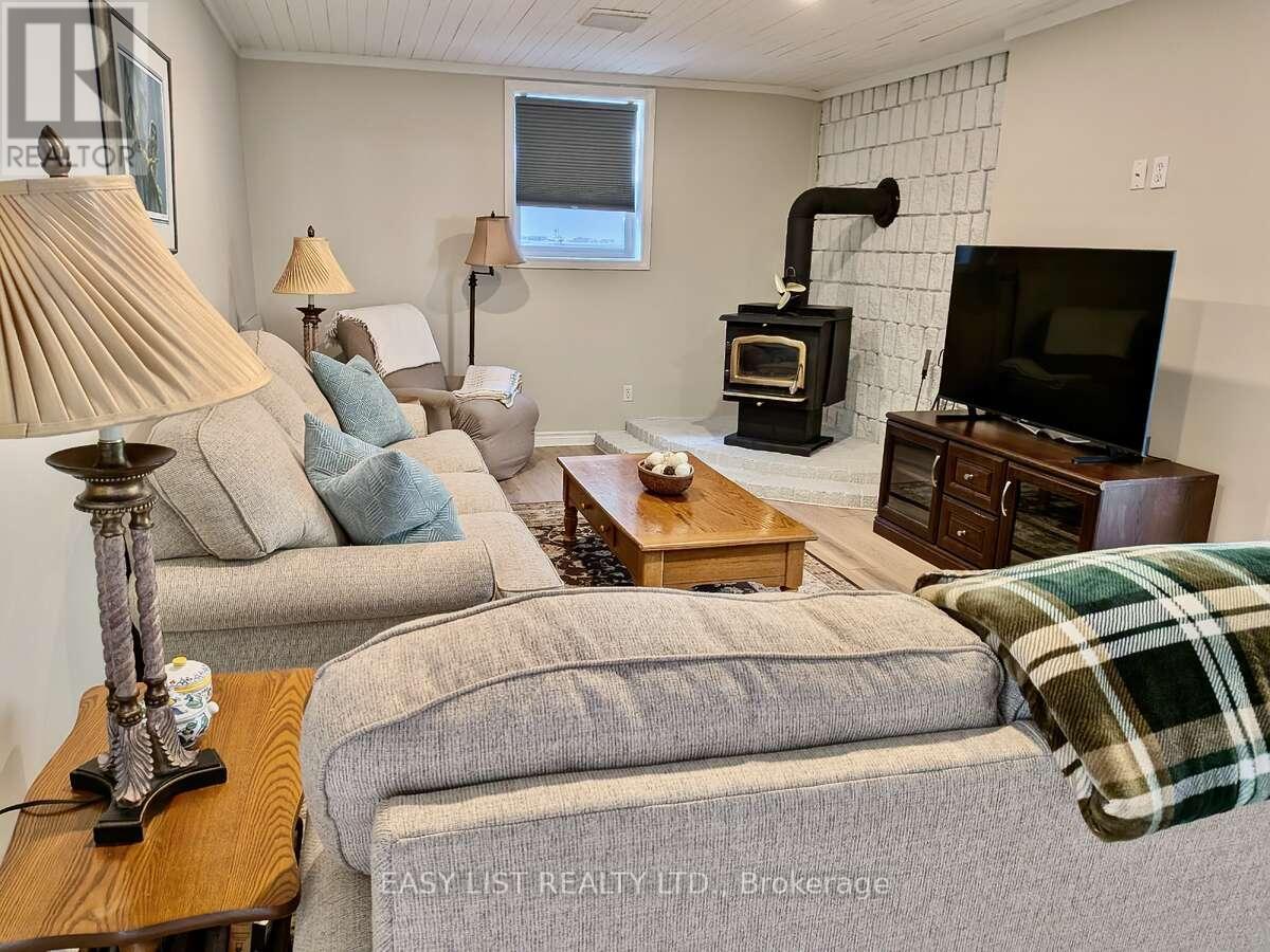 10161 Andrea Street, Lambton Shores, Ontario  N0M 2L0 - Photo 15 - X13677998