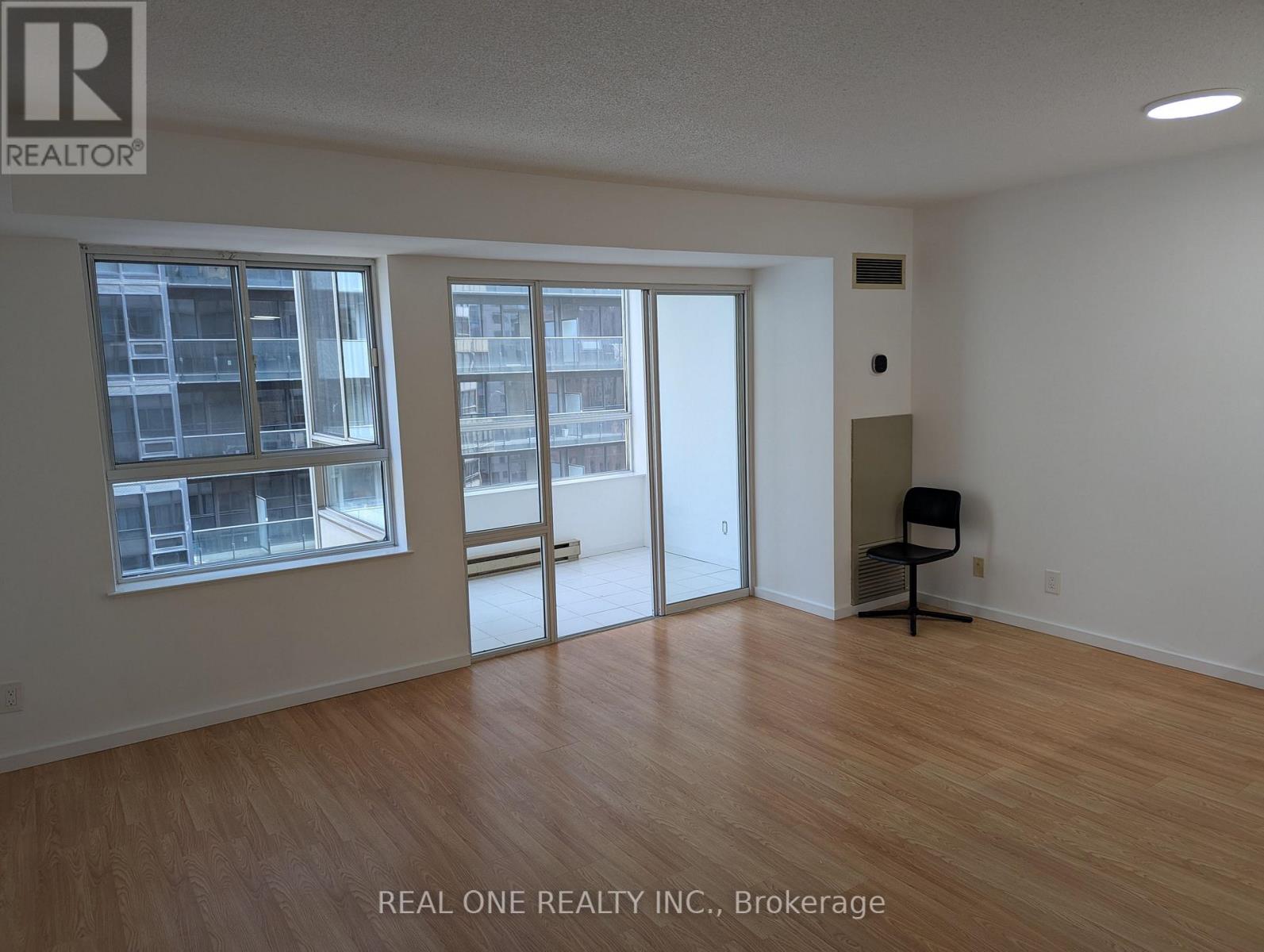 1612 - 711 Bay Street, Toronto, Ontario  M5G 2J8 - Photo 7 - C13673078