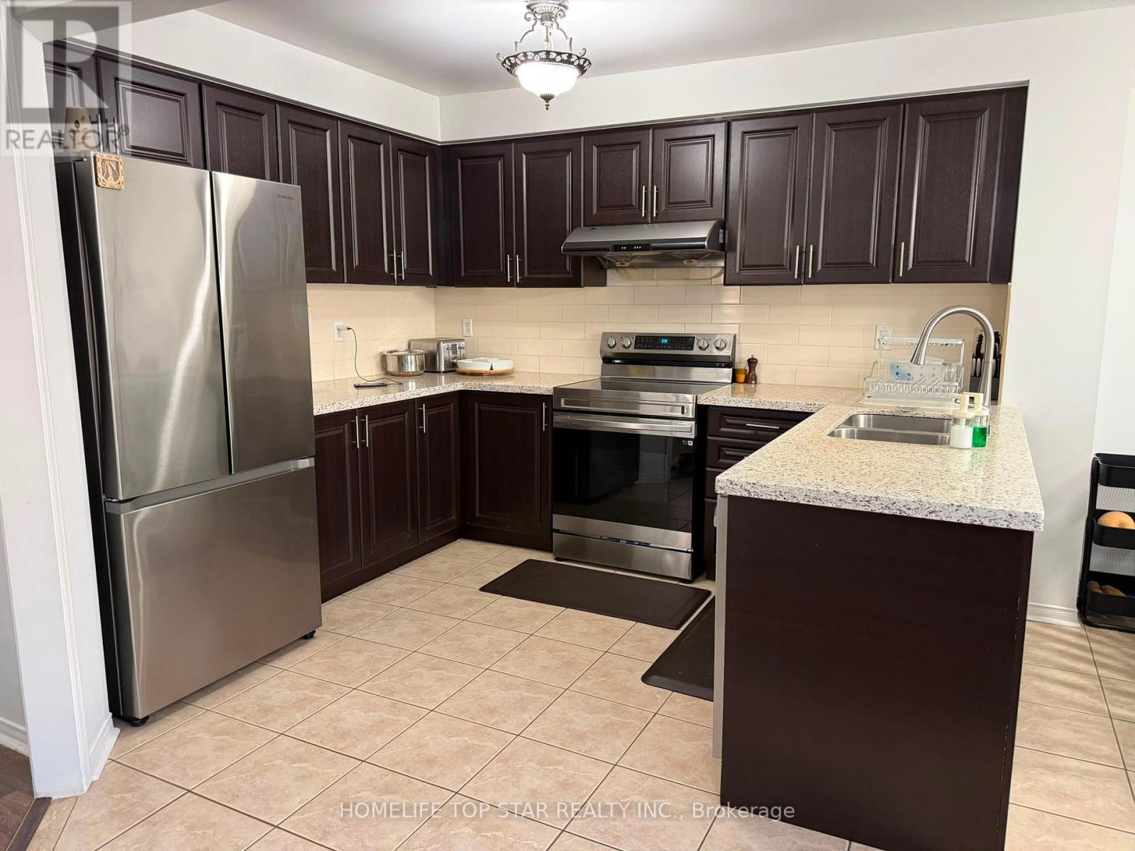 46 Ferncastle Crescent, Brampton, Ontario  L7A 3P3 - Photo 2 - W13668916