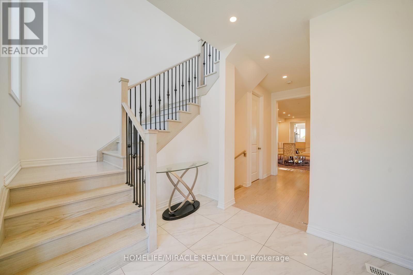 194 Boundary Boulevard, Whitchurch-Stouffville, Ontario  L4A 4W3 - Photo 5 - N13646012