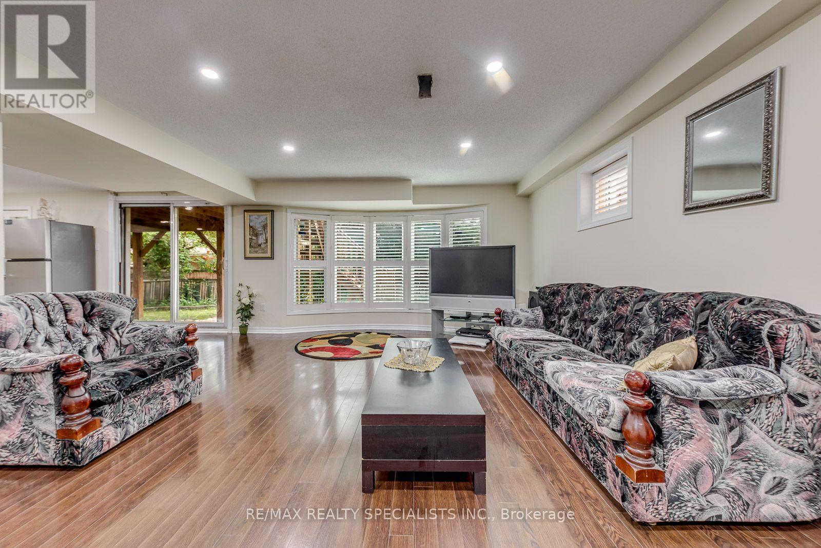 5486 Landsborough Avenue, Mississauga, Ontario  L5R 3X1 - Photo 5 - W13677572