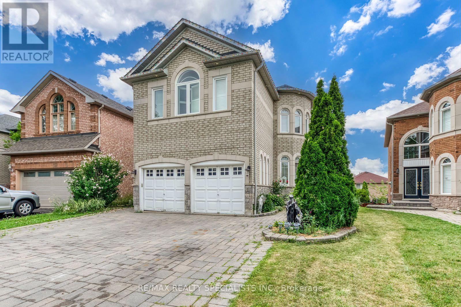 5486 Landsborough Avenue, Mississauga, Ontario  L5R 3X1 - Photo 2 - W13677572