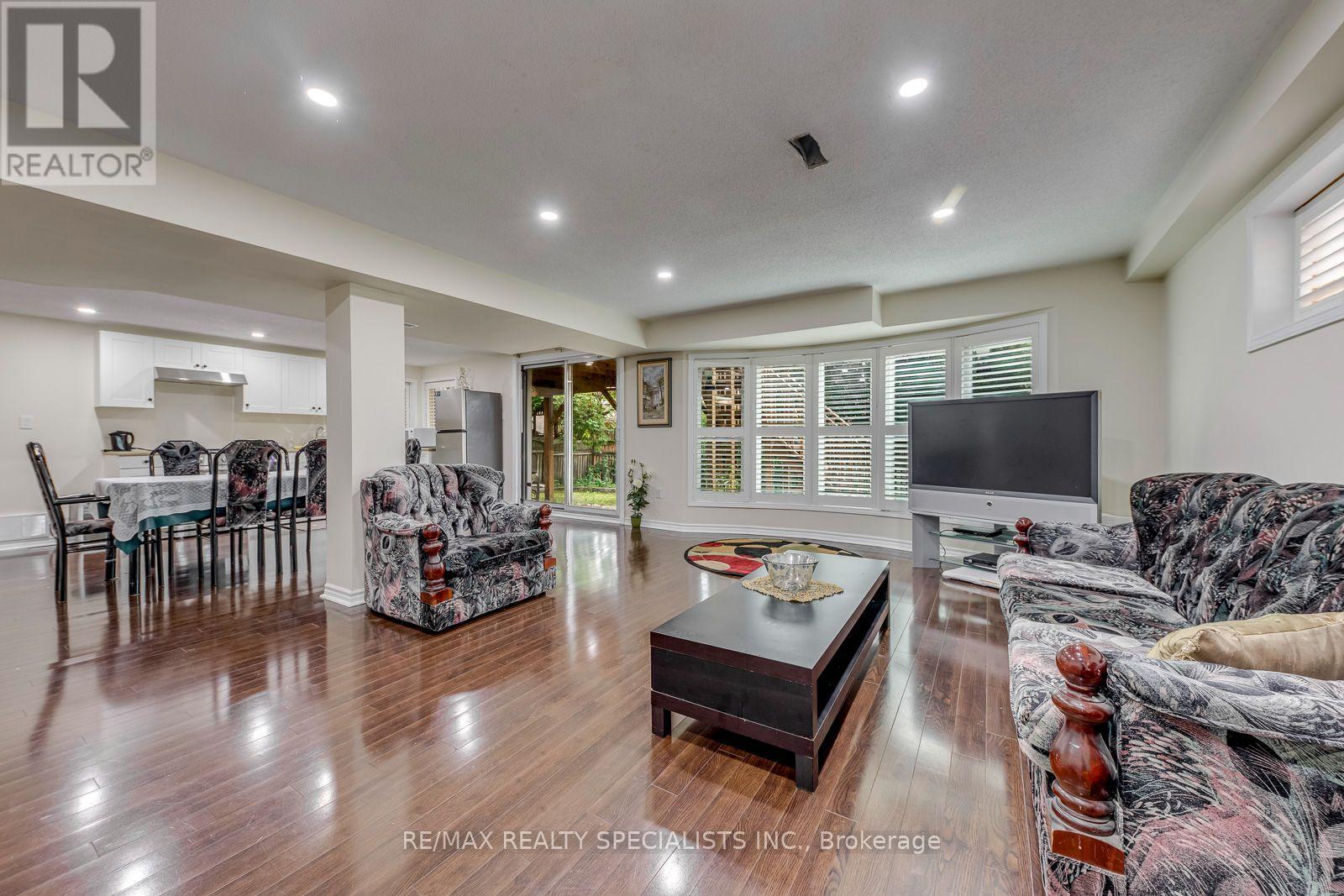 5486 Landsborough Avenue, Mississauga, Ontario  L5R 3X1 - Photo 6 - W13677572
