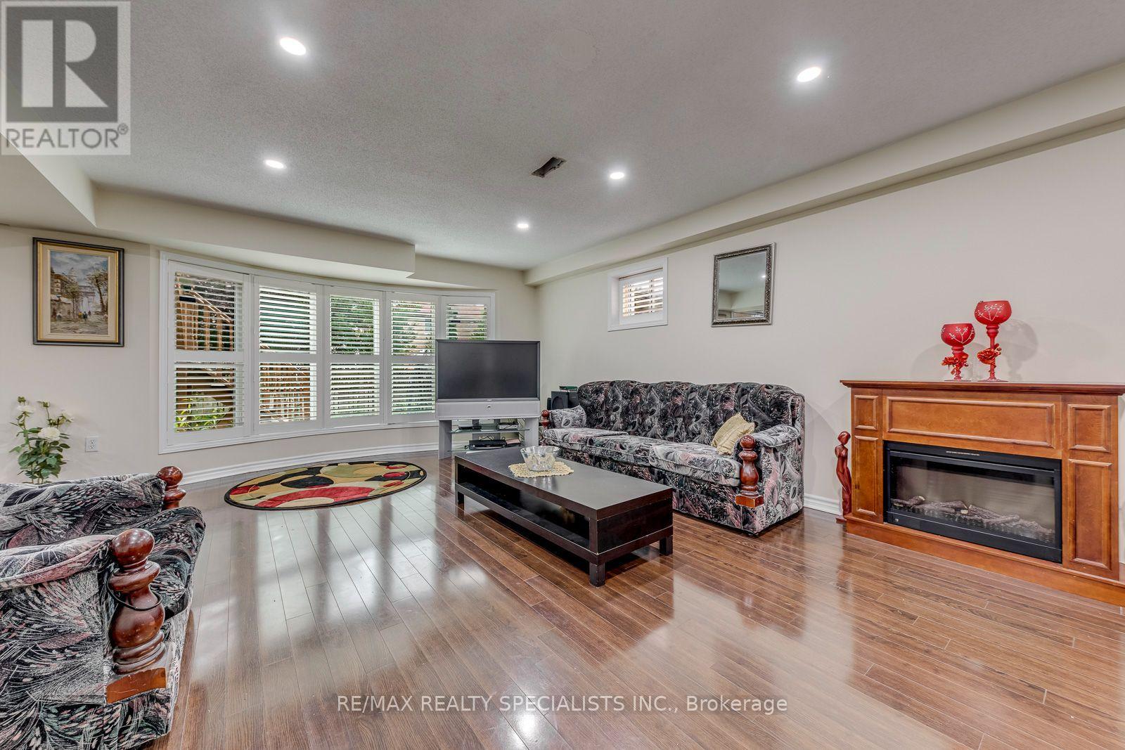 5486 Landsborough Avenue, Mississauga, Ontario  L5R 3X1 - Photo 7 - W13677572
