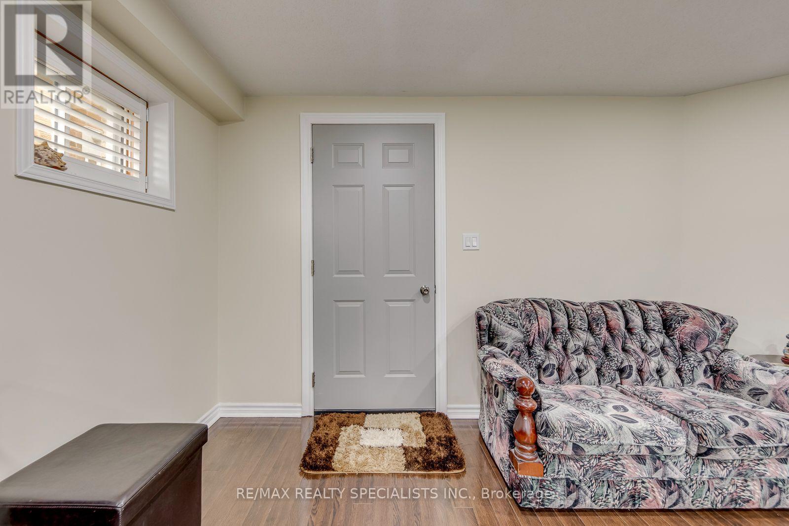 5486 Landsborough Avenue, Mississauga, Ontario  L5R 3X1 - Photo 4 - W13677572