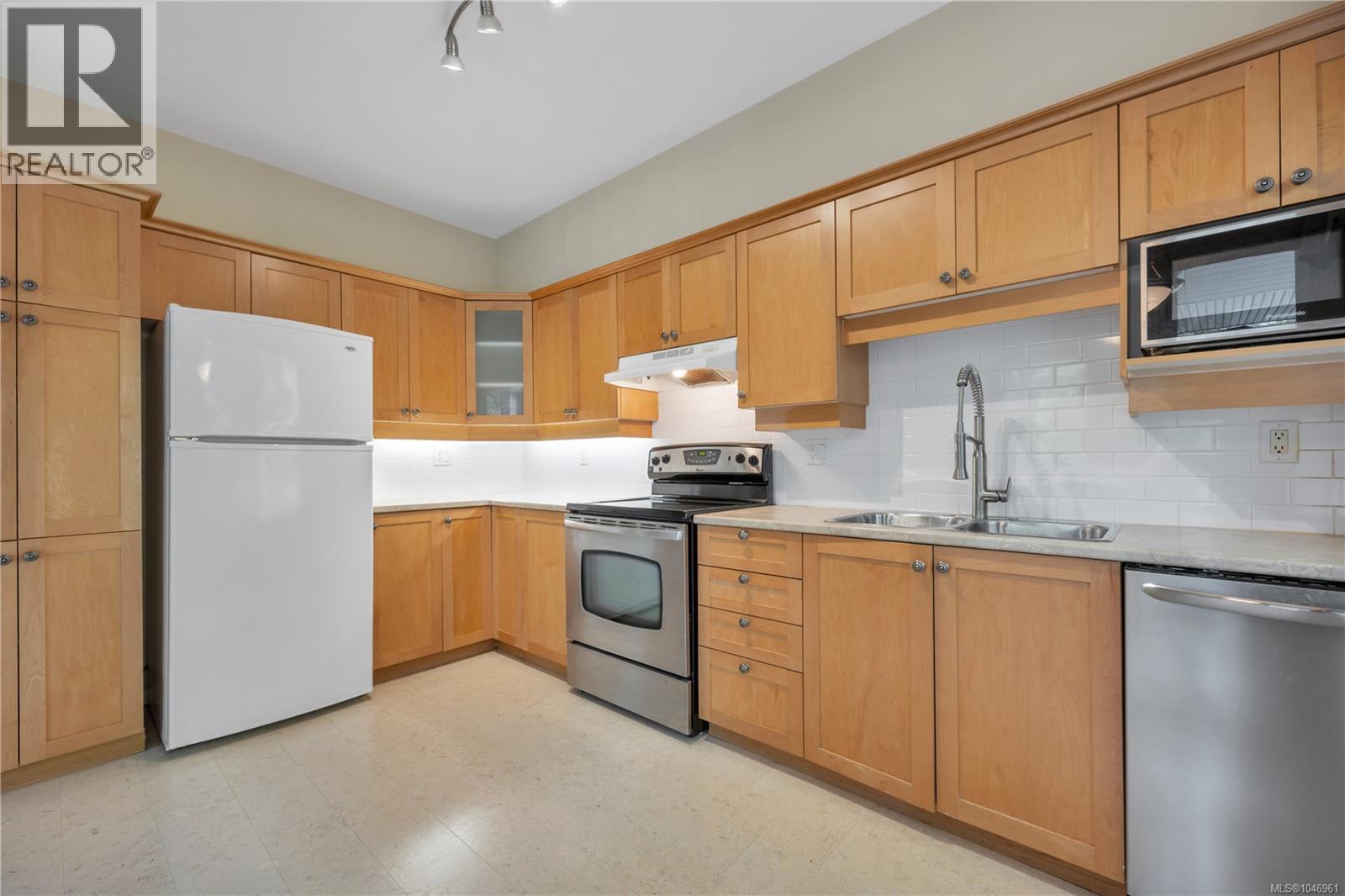 108 5660 Edgewater Lane, Nanaimo, British Columbia  V9T 5P4 - Photo 9 - 1046961