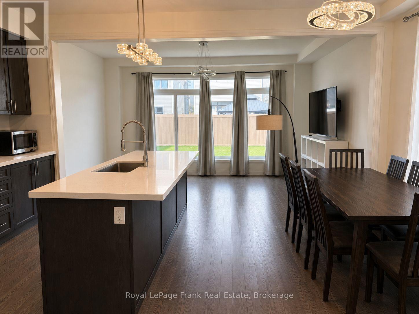 18 Larkin Lane, Clarington, Ontario  L1C 2W3 - Photo 3 - E13678062