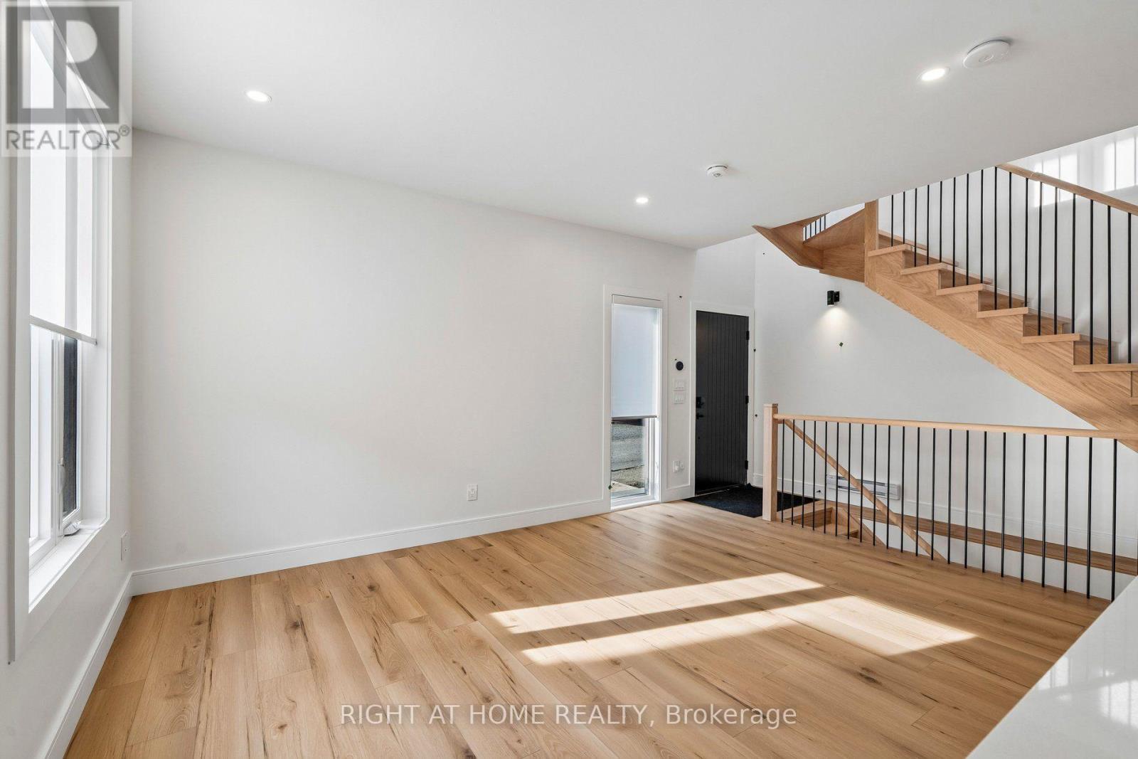 Ls - 55 Camberwell Road, Toronto, Ontario  M6C 3E7 - Photo 10 - C13678020