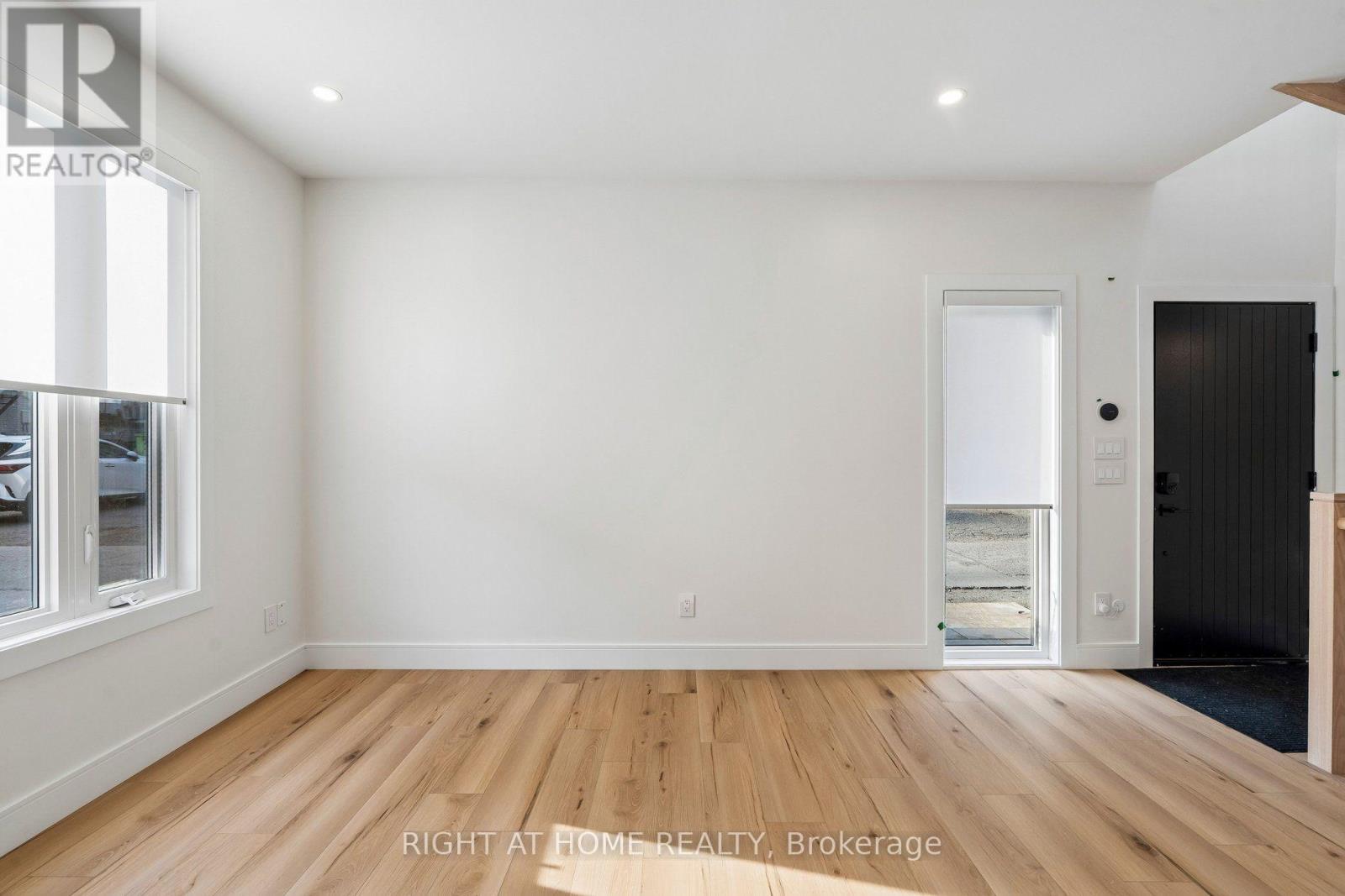 Ls - 55 Camberwell Road, Toronto, Ontario  M6C 3E7 - Photo 11 - C13678020